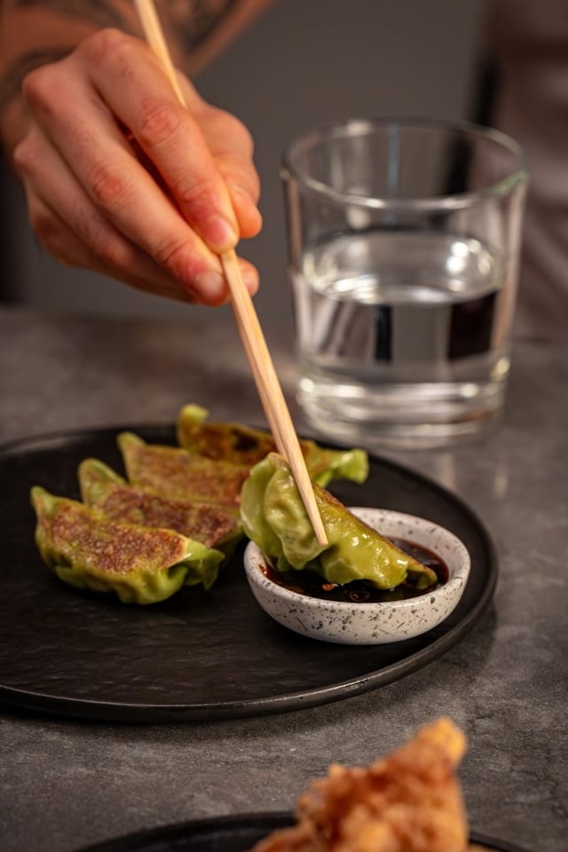 Vegetarian Gyoza (V).